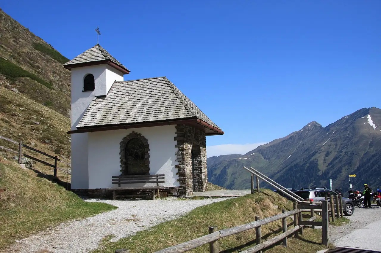 Metal Roofing Panels: Types, Costs & Tips